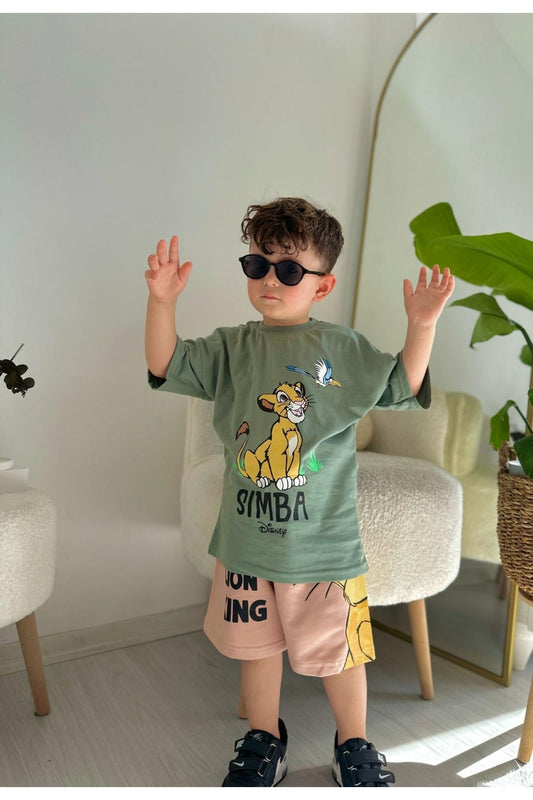 Erkek Çocuk Simba Baskılı Tişört ve Desenli Şort Takım – Aslan Kral 2’li Yazlık Kombin