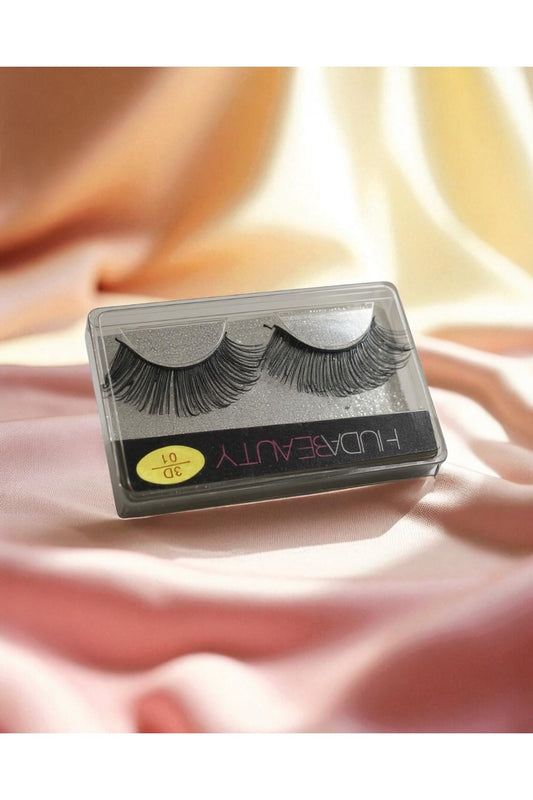 Huda Beauty 3D Doğal Görünümlü Takma Kirpik
